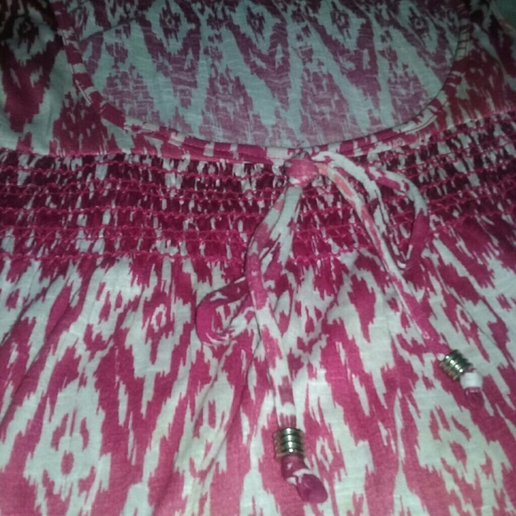 Medium Ombre Ikat Pattern Top EUC - Picture 7 of 7